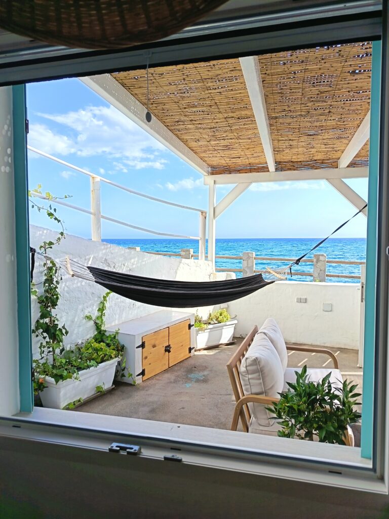vistas al mar desde comedor, hamaca y relax
